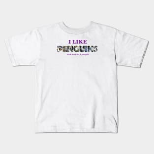 I like penguins and maybe 3 people Kids T-Shirt